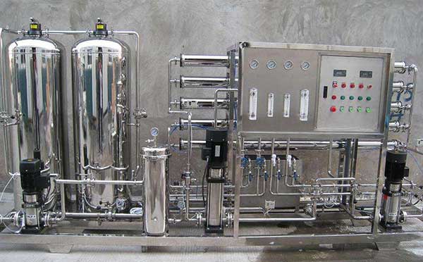反滲透設備在制藥界的應用范圍介紹(圖文) 反滲透設備在制藥界的應用范圍介紹(圖文)