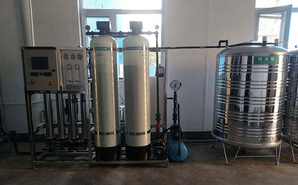 石家莊某賓館采購0.5噸和1噸反滲透設備