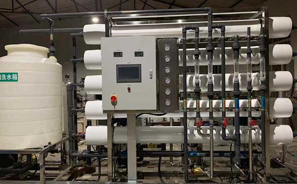 青海某單位采購(gòu)三頓雙級(jí)反滲透加EDI設(shè)備 青海某單位采購(gòu)三頓雙級(jí)反滲透加EDI設(shè)備